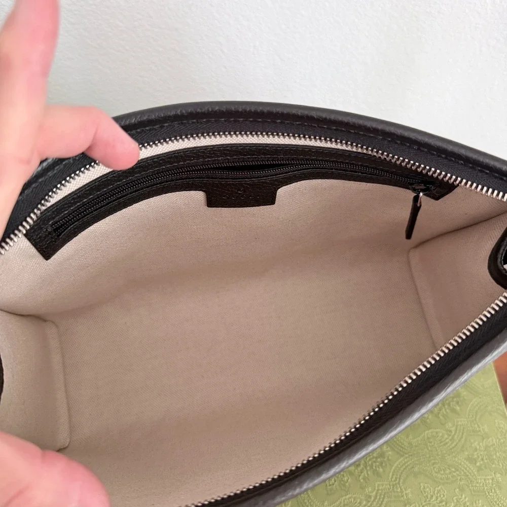 Gucci Mens GG Black Grained Leather Pouch Clutch Bag 739490